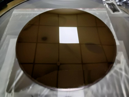 Plaquette de silicium percée au laser - Perçage microscopique de plaquette de Si